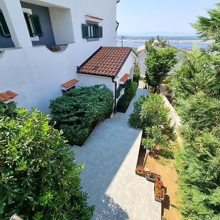 Rigo House With Private Pool, Jacuzzi And Sauna Case de vacanță