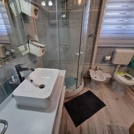 Rigo House With Private Pool, Jacuzzi And Sauna Case de vacanță
