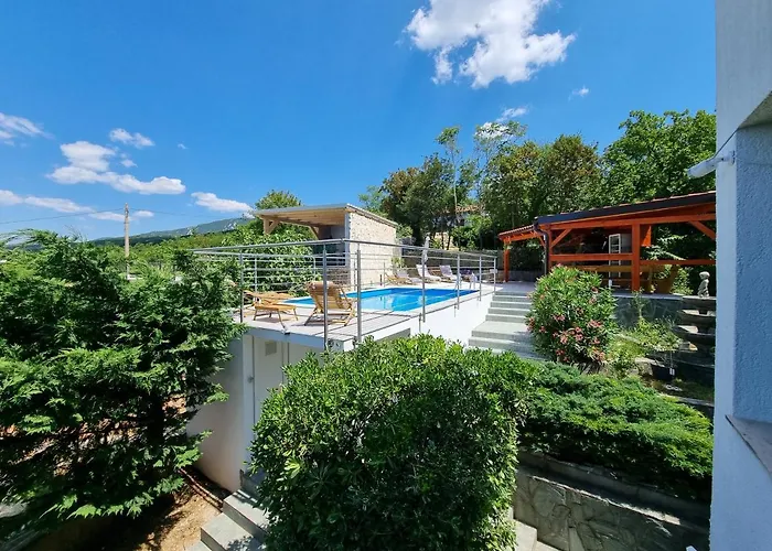 Rigo House With Private Pool, Jacuzzi And Sauna 펜션 자드라보노