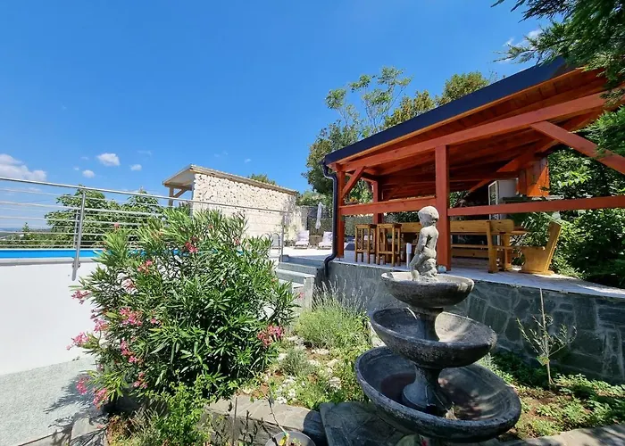 펜션 Rigo House With Private Pool, Jacuzzi And Sauna *