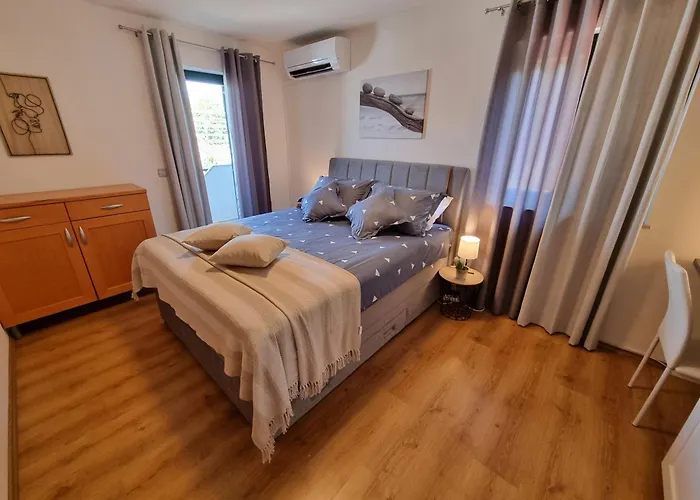 Vakantiehuis Rigo House With Private Pool, Jacuzzi And Sauna Jadranovo