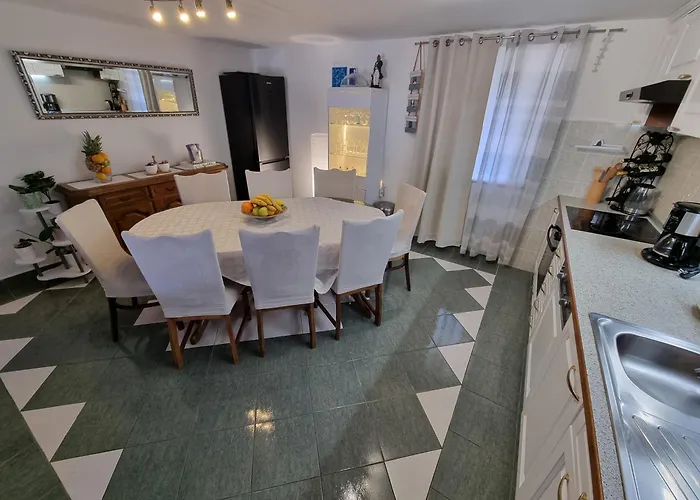 Rigo House With Private Pool, Jacuzzi And Sauna Vakantiehuis Jadranovo