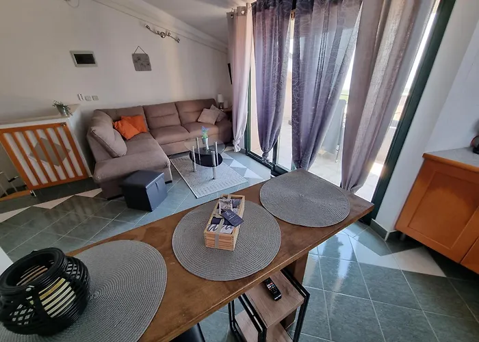 Vakantiehuis Rigo House With Private Pool, Jacuzzi And Sauna Jadranovo