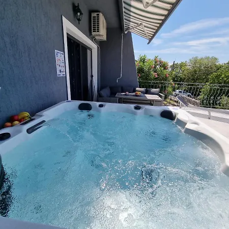 度假居 Rigo House With Private Pool, Jacuzzi And Sauna *