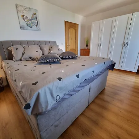 Rigo House With Private Pool, Jacuzzi And Sauna 度假居 *